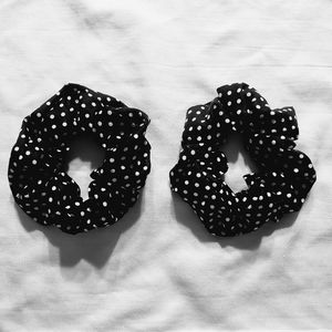Hair tie scrunchies (set of 2)